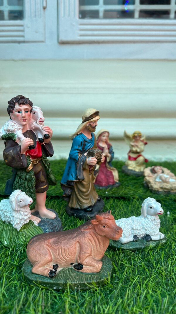 7-Inch Premium Polyresin Nativity Crib Set