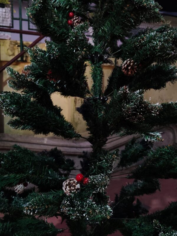 Premium Christmas Tree – 6 ft