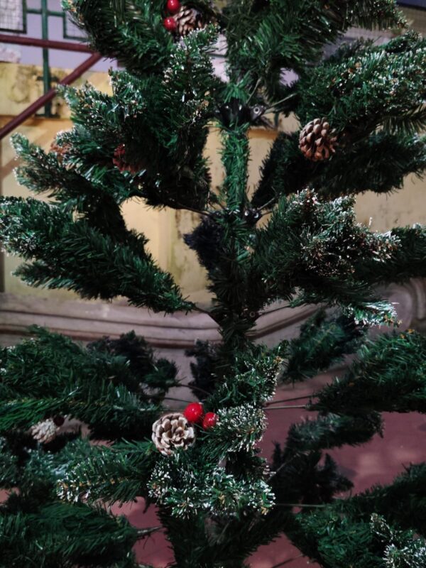 Premium Christmas Tree – 6 ft