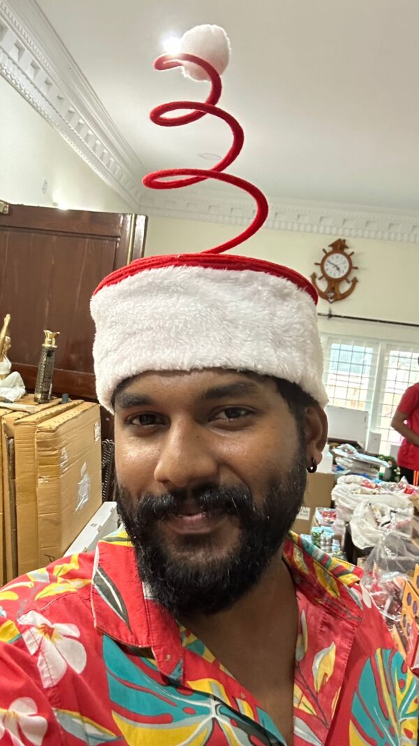 0d2b1419-9bf3-4c3c-b333-0f4deb52bbfa Spiral Christmas Hat