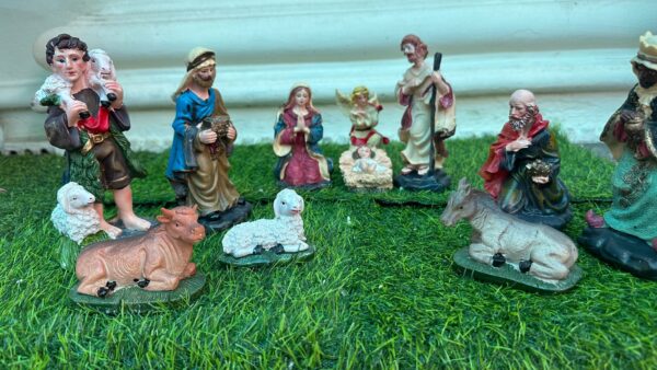 7-Inch Premium Polyresin Nativity Crib Set