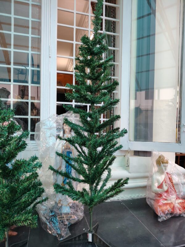 Premium Christmas Tree – 4 ft