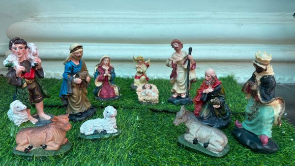 7-Inch Premium Polyresin Nativity Crib Set