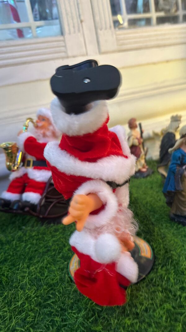 Animated dancing Santa