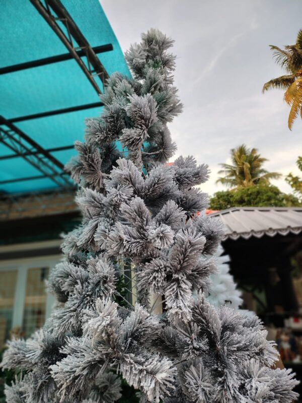 Premium Christmas Tree – 10 ft