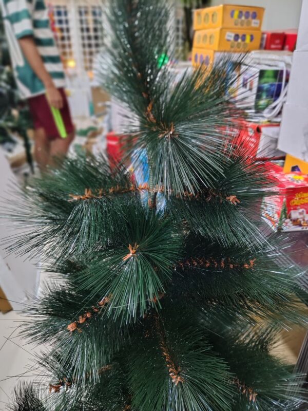 WhatsApp Image 2025-11-17 at 18.05.04 (1) 🎄 Long-Needle Pine Christmas Tree – 120 cm (4 Feet)