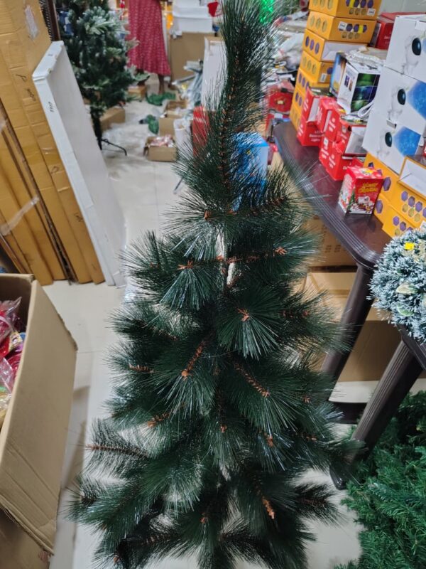 WhatsApp Image 2025-11-17 at 18.05.04 🎄 Long-Needle Pine Christmas Tree – 120 cm (4 Feet)