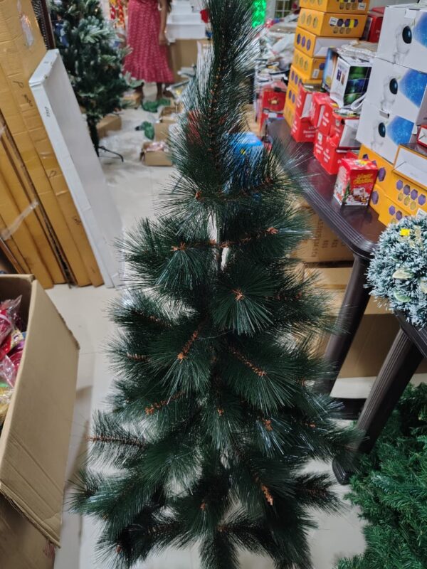 WhatsApp Image 2025-11-17 at 18.05.09 (1) 🎄 Long-Needle Pine Christmas Tree – 120 cm (4 Feet)