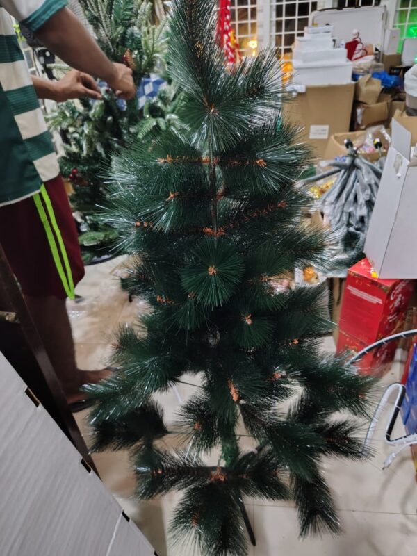 WhatsApp Image 2025-11-17 at 18.05.09 🎄 Long-Needle Pine Christmas Tree – 120 cm (4 Feet)
