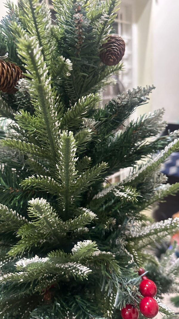 🎄 Premium Snow-Frosted Christmas Tree with Pinecones & Berries – 150 CM (5 Feet)