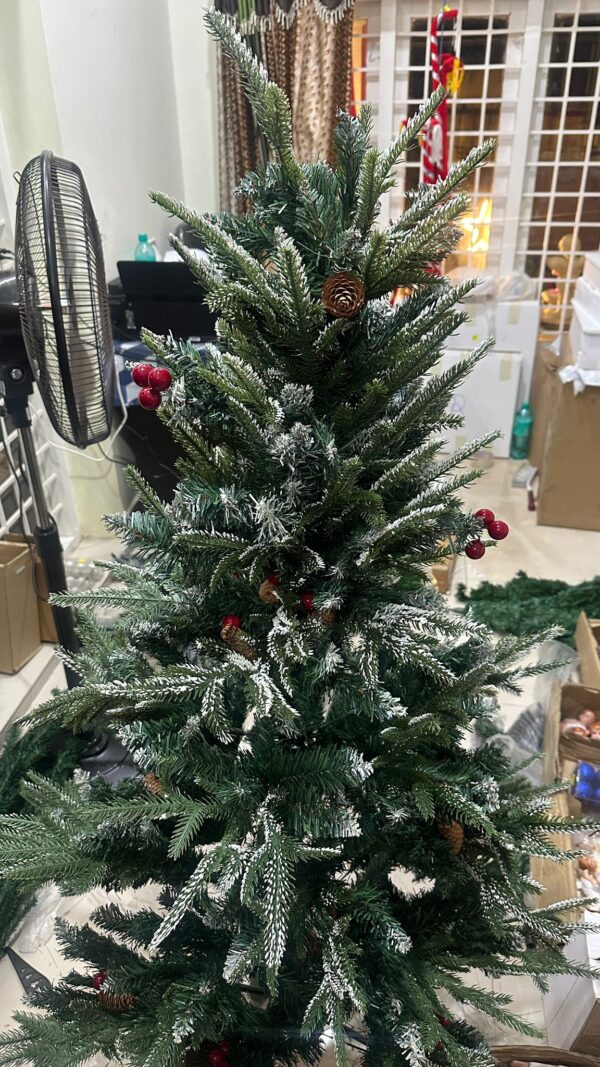 🎄 Premium Snow-Frosted Christmas Tree with Pinecones & Berries – 150 CM (5 Feet)