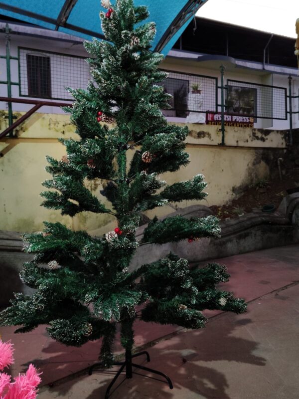 Premium Christmas Tree – 6 ft