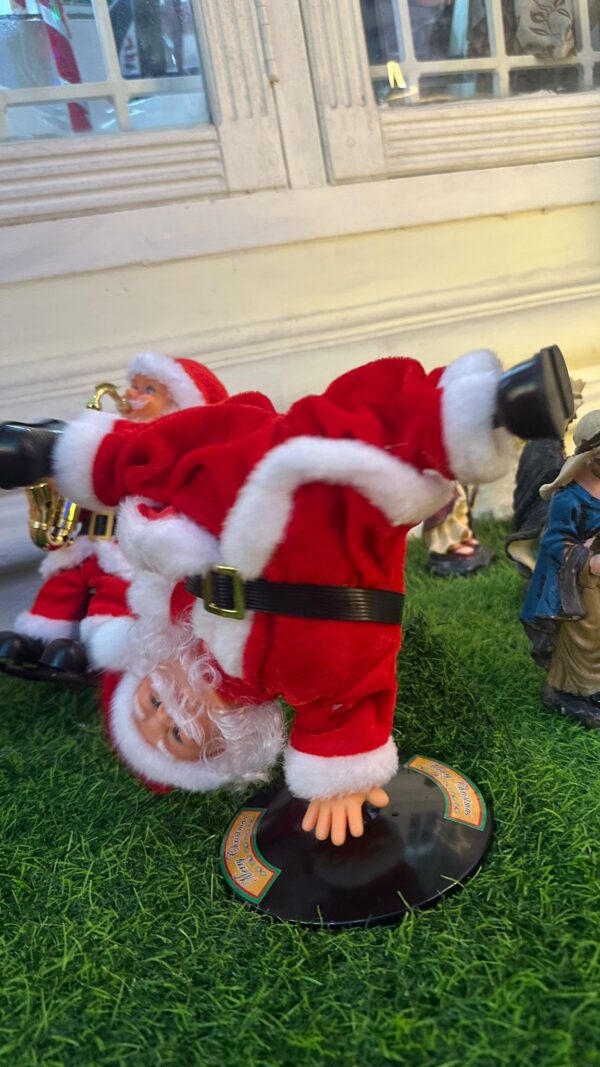 Animated dancing Santa