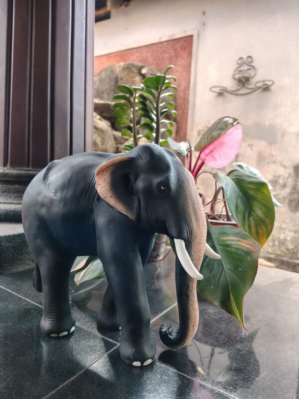 🐘 Fiber Elephant Statue –