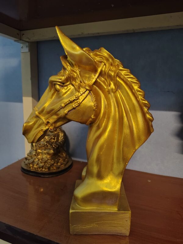 Horse Head Showpiece – Royal Finish