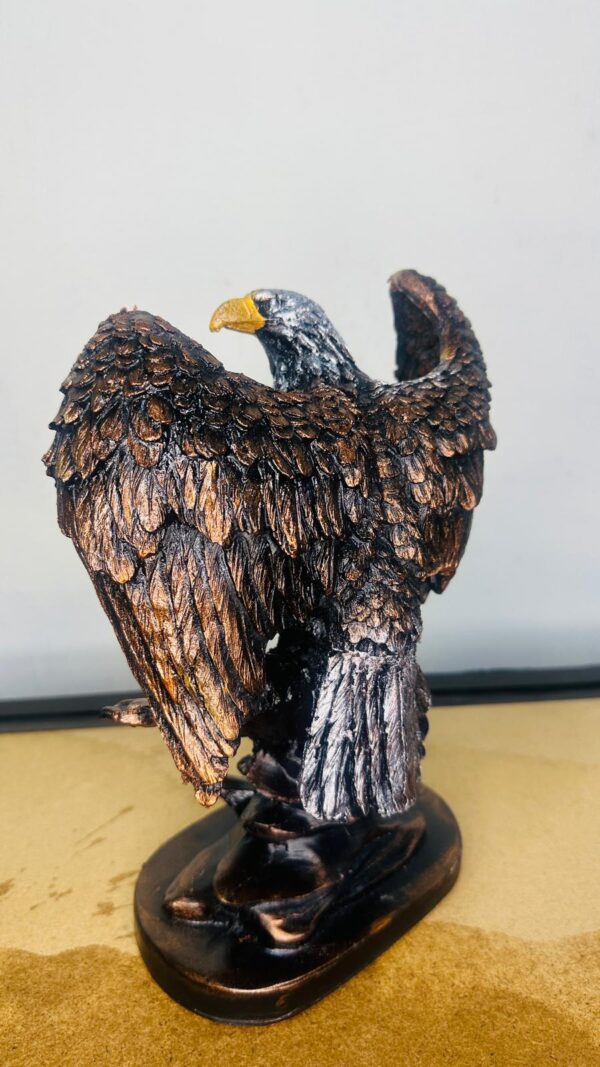 Eagle Statue – Premium Handcrafted Showpiece