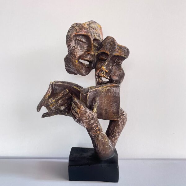 Abstract Couple Reading Sculpture – Artistic Tabletop Decor
