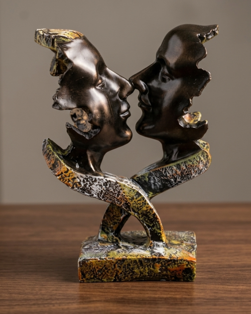 Abstract Embracing Couple Sculpture – Elegant Lovers Figurine for Home Décor & Gifting N 23 | 9 Inch